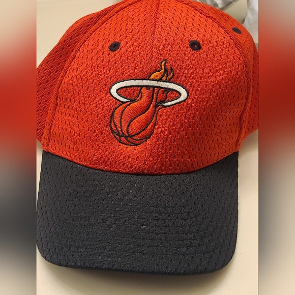 Red Miami Heat Velcro Strapback - Picture 2 of 3